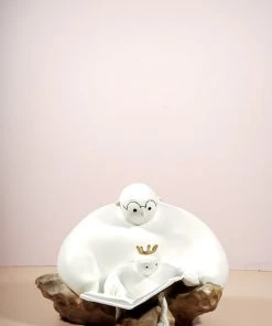 The-Golden-Triangle-India Crown Prince Reading A Book Artefacts