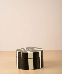 The-Golden-Triangle-India Illusion Circular Box