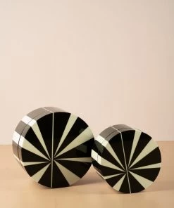 The-Golden-Triangle-India Illusion Circular Box