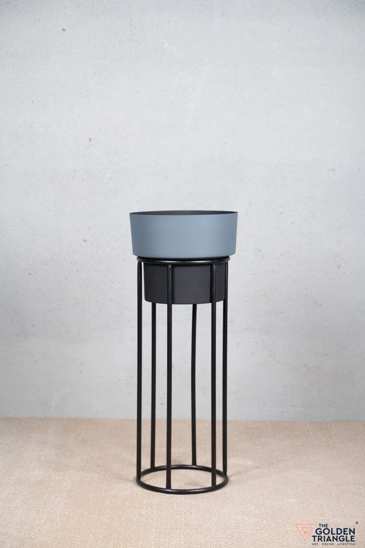 The-Golden-Triangle-India Arzola Two Tone Planter - Black & Gray 8 The-Golden-Triangle-India Arzola Two Tone Planter - Black & Gray