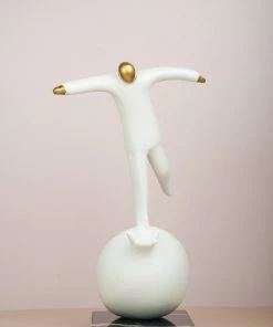 The-Golden-Triangle-India Willy - Figurine Standing On A Ball