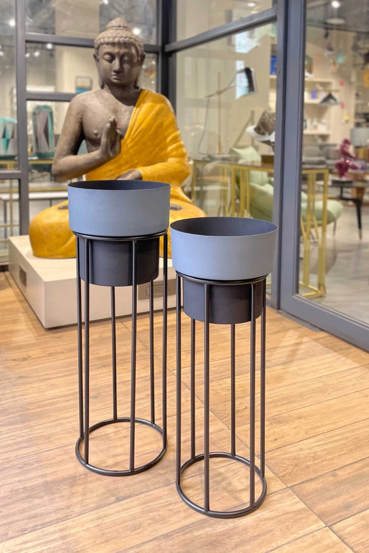 The-Golden-Triangle-India Arzola Two Tone Planter - Black & Gray 6 The-Golden-Triangle-India Arzola Two Tone Planter - Black & Gray